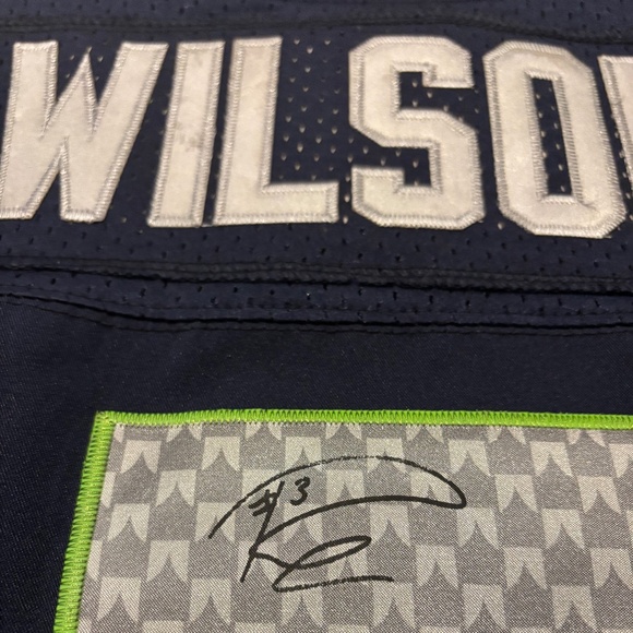 Men’s Russel Wilson Seattle Seahawks signed jersey size M - Picture 1 of 5